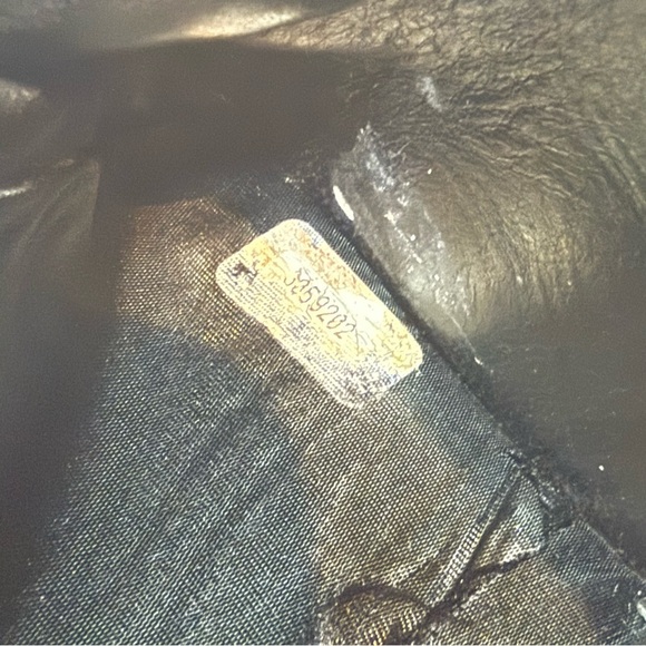 CHANEL Black Quilted Leather Wallet - Picture 6 of 8